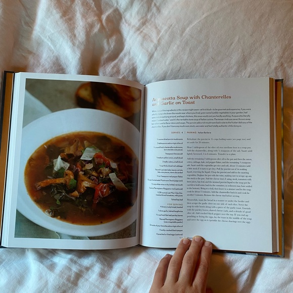 SHROOM Mushroom Foraging Cookbook - Picture 3 of 7